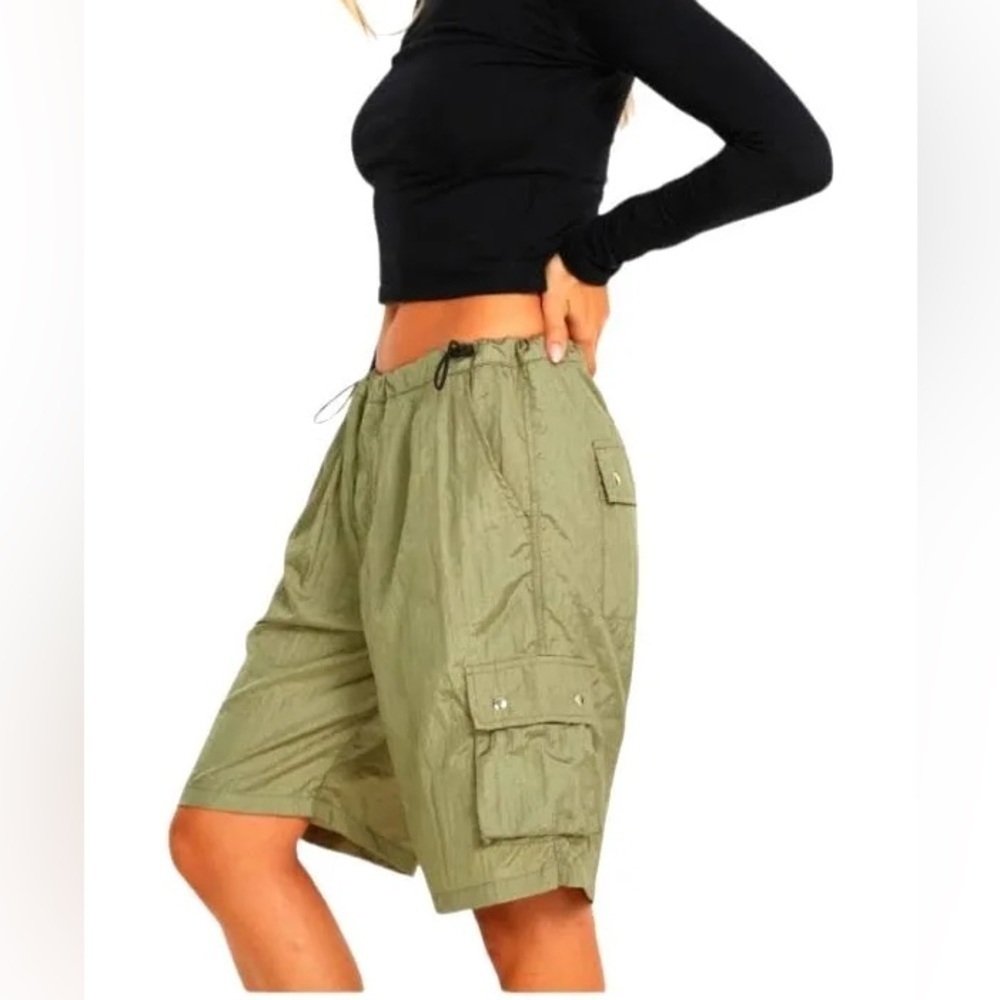 🔥Motelrocks,sTenchi Shorts in Metallic Green,Cargo,Front& Back Pockets,Size XS - Picture 5 of 9